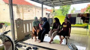 Banjir Tangerang Surut, Polisi Berikan Layanan Kesehatan dan Imbauan Sanitasi