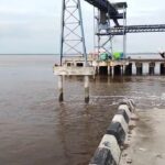 Jembatan Pelabuhan Tanjung Buton Siak Ambruk, Mobil dan Motor Terjun ke Laut