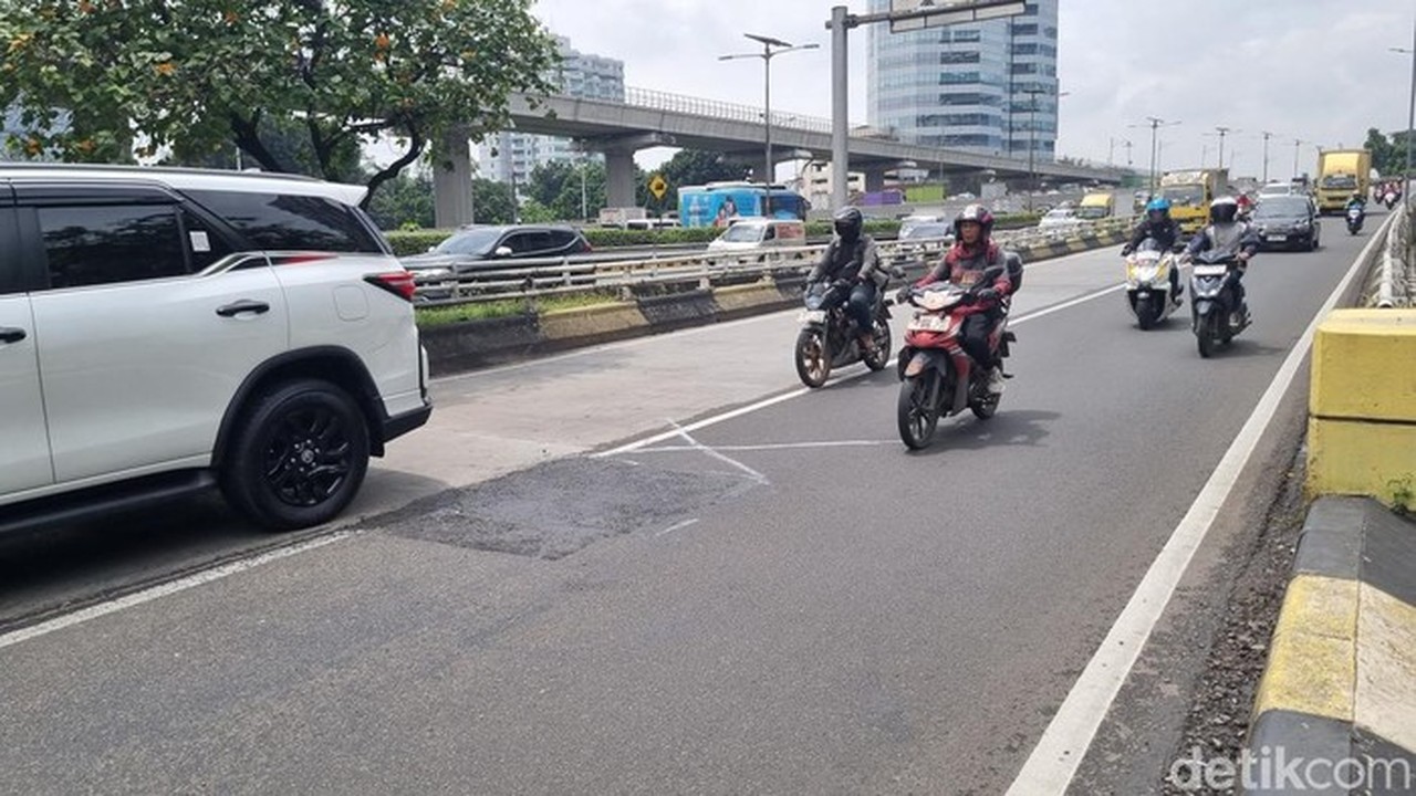 Lubang di Turunan Flyover Pancoran Ditambal, Pengendara Kini Bisa Melintas Normal