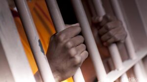 Diduga Curi Besi, Pria di Kembangan Dihajar Massa Setelah Bersembunyi di Truk