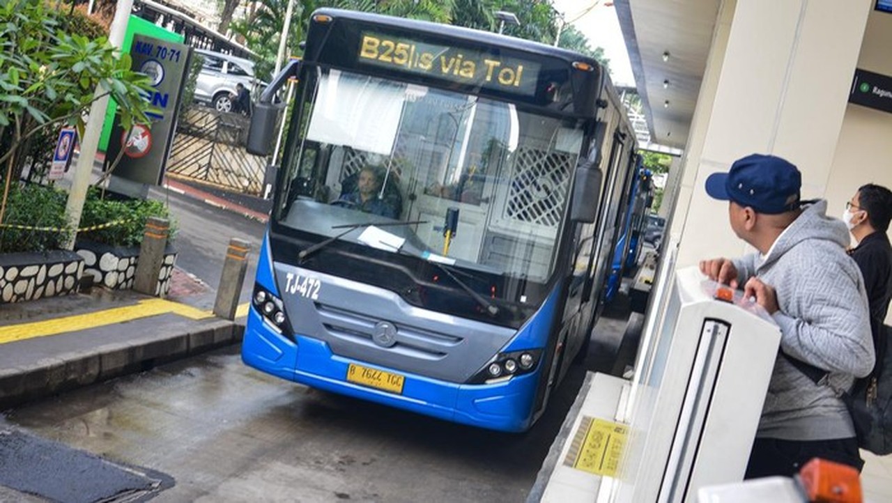 Transjakarta Perketat SOP Pendampingan Disabilitas Pasca Penumpang Tunanetra Terjatuh Transjakarta Perketat SOP Pendampingan Disabilitas Pasca Penumpang Tunanetra Terjatuh
