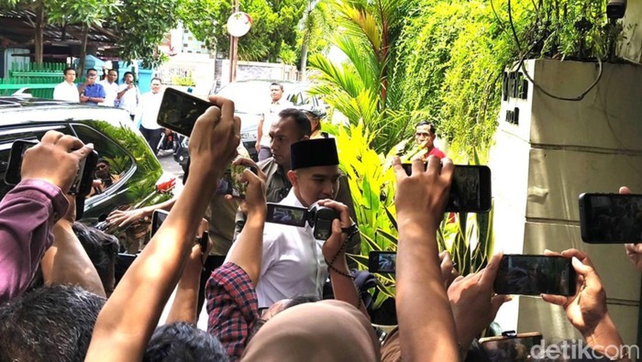 Kaesang dan Petinggi PSI Temui Jokowi di Solo, Minta Wejangan Pembangunan Struktur Partai Kaesang dan Petinggi PSI Temui Jokowi di Solo, Minta Wejangan Pembangunan Struktur Partai