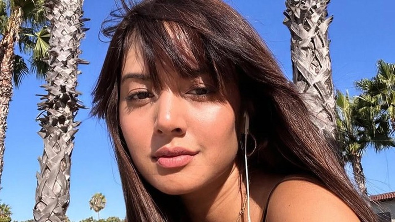 Aurelie Moeremans Ungkap Pengalaman Kelam ‘Grooming’ dalam Buku Broken Strings