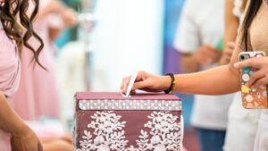 Emak-emak Bekasi Tertangkap Basah Curi Amplop Tamu Undangan Pernikahan