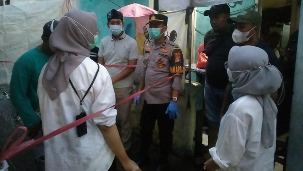 Mahasiswi Unas Ditemukan Tewas Muntah Darah di Teras Kos Depok Mahasiswi Unas Ditemukan Tewas Muntah Darah di Teras Kos Depok