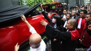 Hakim Cek Langsung Ferrari dan Moge di Sidang Kasus Minyak Goreng