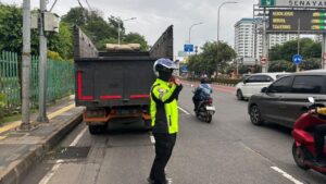 Truk Mogok di Tol Senayan Arah Slipi, Pengendara Diimbau Berhati-hati