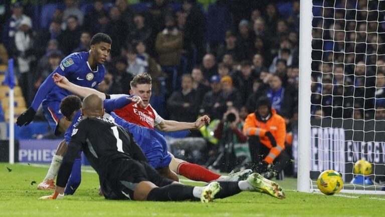 Blunder Fatal Sanchez Bikin Chelsea Kalah dari Arsenal, Liam Rosenior Bela Sang Kiper Blunder Fatal Sanchez Bikin Chelsea Kalah dari Arsenal, Liam Rosenior Bela Sang Kiper