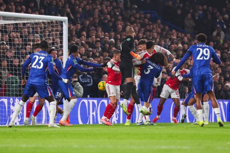 Gol Ben White Sah: Perbandingan Kasus Gyokeres dan Erling Haaland di Carabao Cup