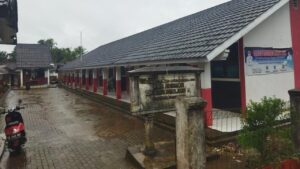 Banjir Landa 12 Kecamatan Pandeglang, Siswa Terpaksa Belajar Daring Akibat Fasilitas Terendam