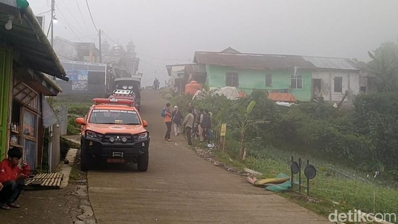 Jenazah Pendaki Gunung Slamet Syafiq Ali Dievakuasi Lewat Jalur Purbalingga Jenazah Pendaki Gunung Slamet Syafiq Ali Dievakuasi Lewat Jalur Purbalingga