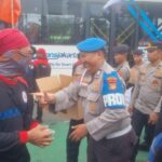 Demo Buruh di DPR: Polisi Bagikan Air Mineral dan Snack sebagai Pendekatan Humanis
