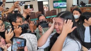 Vonis Pidana Percobaan 6 Bulan, Laras Faizati Menangis Haru: Saya Bisa Pulang ke Rumah