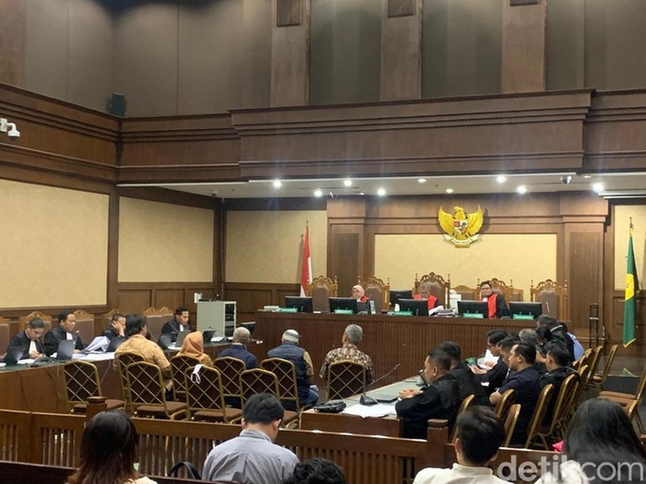 Pengacara Nadiem Makarim Bersaksi dalam Sidang Perintangan Penyidikan Kasus Migor dan Timah Pengacara Nadiem Makarim Bersaksi dalam Sidang Perintangan Penyidikan Kasus Migor dan Timah