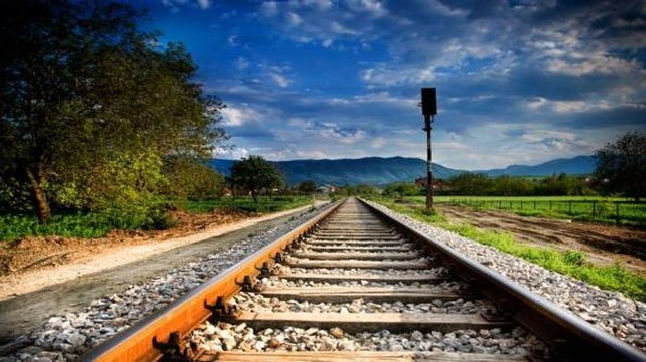 Upaya Pencurian Rel Kereta di Jatinegara Terekam Viral, KAI Ingatkan Sanksi Pidana Berat