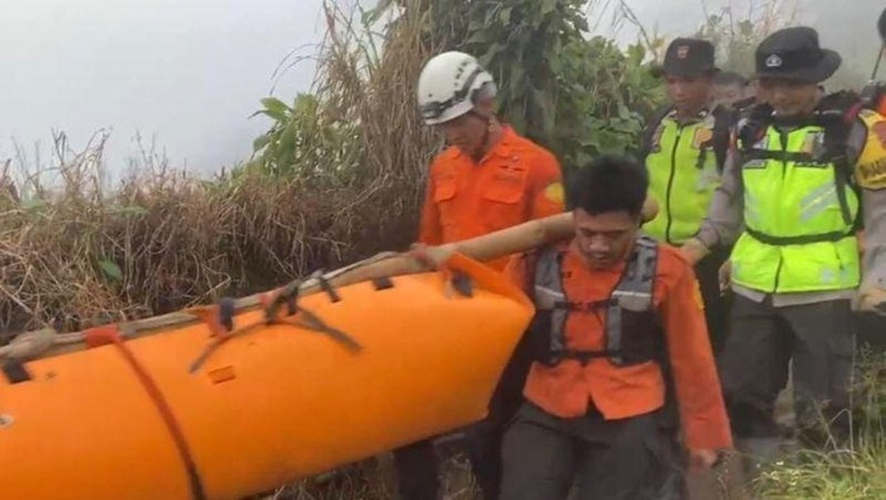 Pendaki Syafiq Ali Ditemukan Meninggal di Gunung Slamet, Polres Purbalingga Bantu Evakuasi Pendaki Syafiq Ali Ditemukan Meninggal di Gunung Slamet, Polres Purbalingga Bantu Evakuasi