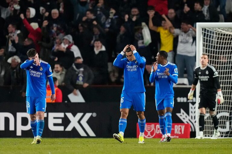 Real Madrid Terpuruk: Ruang Ganti Membisu Usai Dibungkam Tim Divisi Dua Real Madrid Terpuruk: Ruang Ganti Membisu Usai Dibungkam Tim Divisi Dua