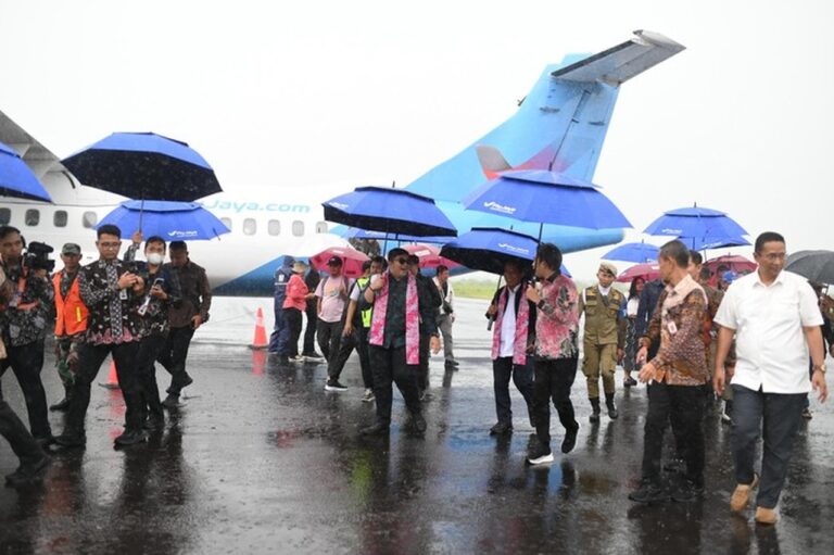 Tiket Pesawat Jakarta-Jember Kini Lebih Murah Berkat Komitmen Anggota DPR Kawendra
