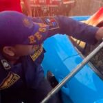 Kunci Tertinggal di Porsche, Damkar Bogor Pecahkan Kaca Atas Permintaan Pemilik