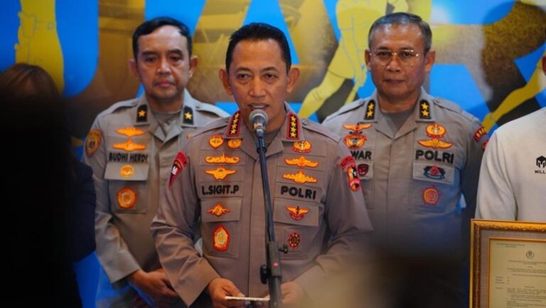 Kapolri Beri Kenaikan Pangkat dan Promosi Jabatan untuk Anggota Peraih Medali SEA Games 2025 Kapolri Beri Kenaikan Pangkat dan Promosi Jabatan untuk Anggota Peraih Medali SEA Games 2025