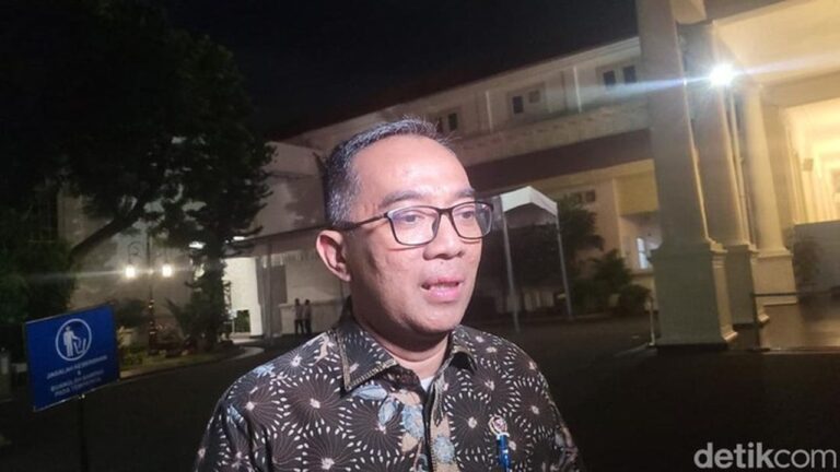 Prabowo Panggil Kepala BRIN Malam Hari, Bahas Hilirisasi Logam Tanah Jarang untuk Mobil Nasional Prabowo Panggil Kepala BRIN Malam Hari, Bahas Hilirisasi Logam Tanah Jarang untuk Mobil Nasional