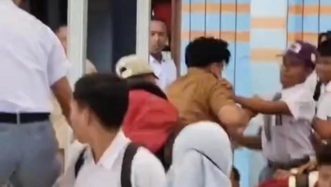 Komisi X DPR Desak Penguatan Pendidikan Karakter Pasca-Guru Dikeroyok Siswa di Jambi