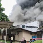 Kebakaran Pabrik Herbal di Gunung Putri Bogor, 5 Unit Damkar Berjibaku Padamkan Api