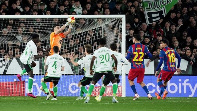 Ferran Torres Puji Joan Garcia: Beruntung Barcelona Punya Kiper Andal di Copa del Rey