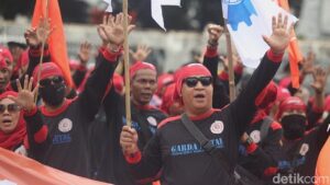 Buruh Minta Subsidi Upah Rp 200 Ribu, DPRD DKI Sarankan Revisi UMP