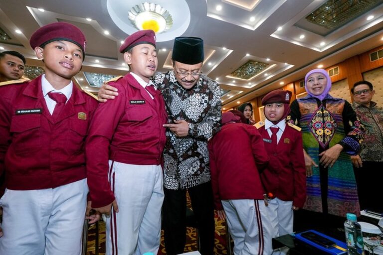 Mensos Gus Ipul Ajak Tenaga Didik Sekolah Rakyat Jatim Berikrar Kerja Sungguh-sungguh