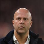 Arne Slot Buka Suara Soal Rencana Transfer Liverpool di Tengah Krisis Lini Belakang