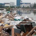 Tumpukan Sampah di Tanggul Muara Baru Jakut Viral, Pemkot Jakarta Utara Ambil Tindakan