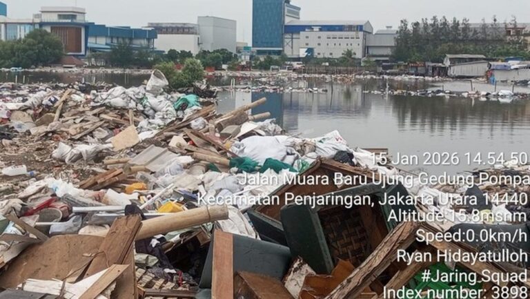 Tumpukan Sampah di Tanggul Muara Baru Jakut Viral, Pemkot Jakarta Utara Ambil Tindakan