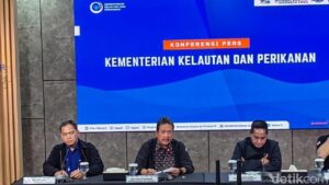 Menteri KKP: Pencarian Korban Pesawat ATR 42-500 Jatuh Diserahkan ke Basarnas dan KNKT