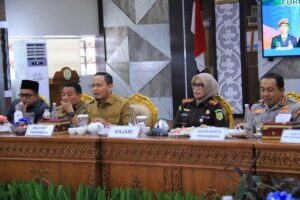 Forkopimda Pekanbaru Sepakat Tertibkan Kabel Fiber Optik yang Membahayakan Warga