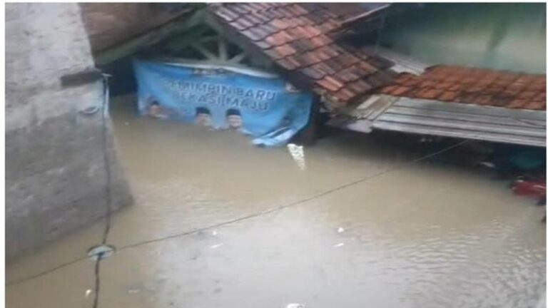 Banjir Bekasi: 11 Titik Terendam, Ketinggian Air Capai 2 Meter, Warga Mengungsi