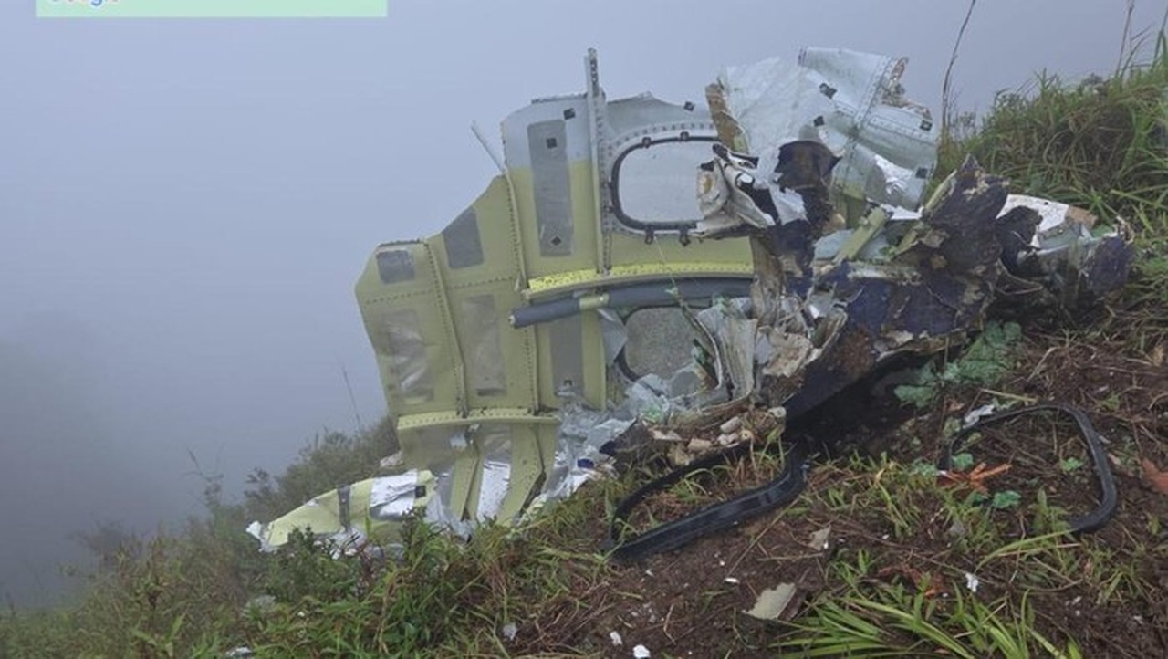 Penampakan Serpihan Pesawat Atr 42 500 Yang Jatuh Di Puncak Bulusaraung. (dok. Istimewa)