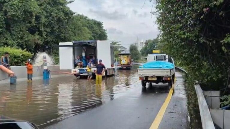 Banjir 30 Cm di Tol Bandara Soekarno-Hatta, Pompa Dikerahkan untuk Atasi Genangan