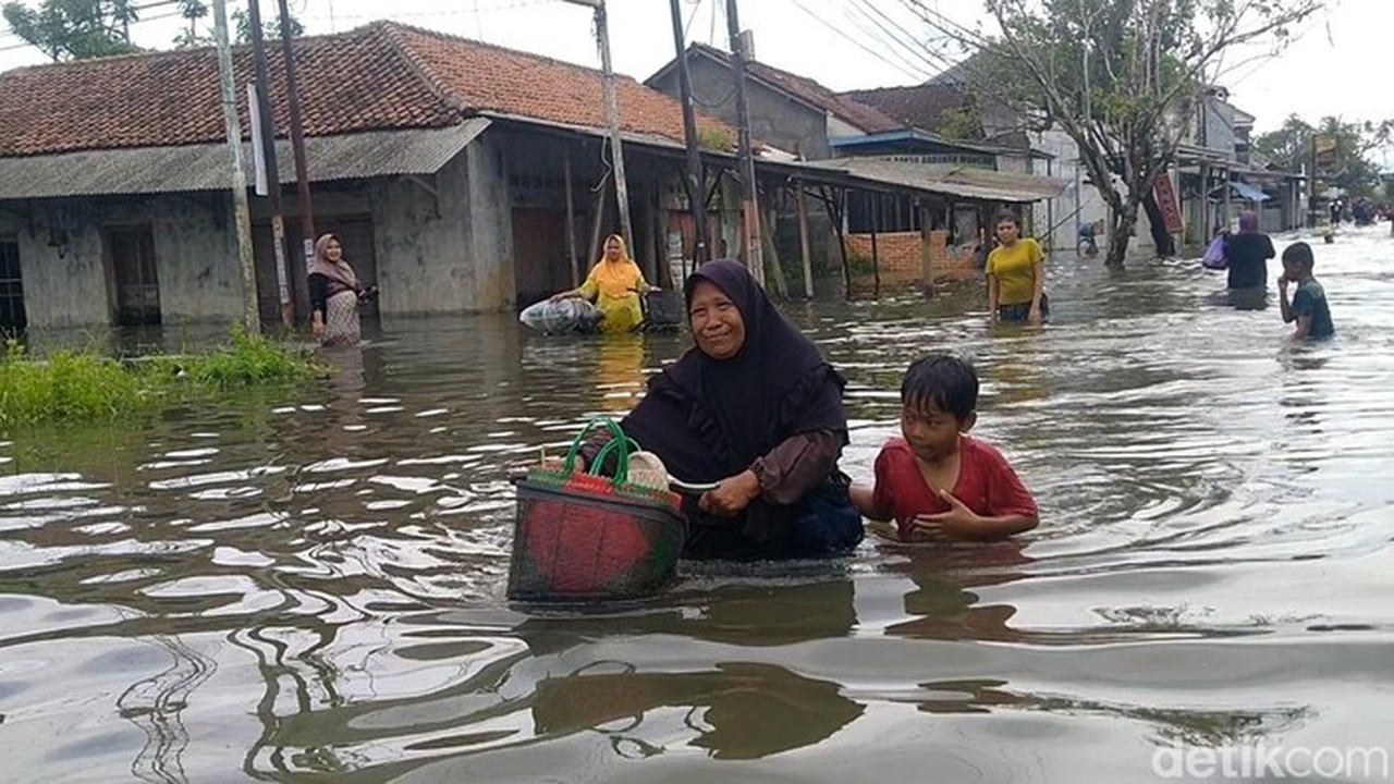 Banjir Pekalongan Meluas, Ketinggian Air Capai 1 Meter Rendam Ratusan Rumah Warga