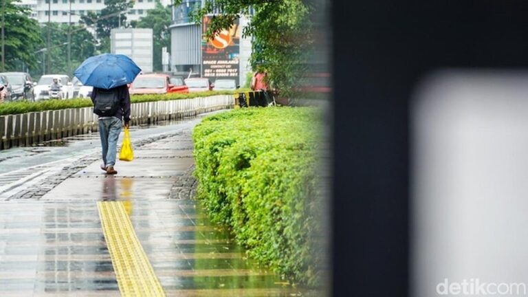 BMKG Prediksi Jabodetabek Diguyur Hujan Ringan hingga Sedang Besok, 19 Januari 2026