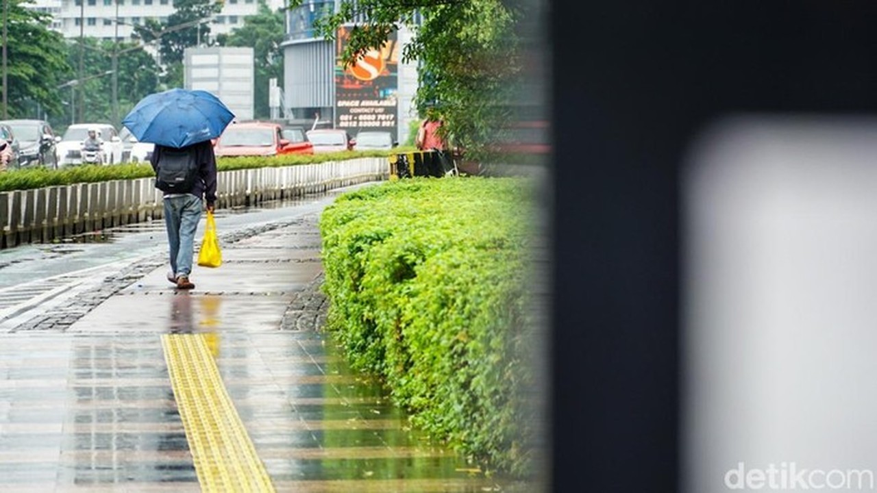 BMKG Prediksi Jabodetabek Diguyur Hujan Ringan hingga Sedang Besok, 19 Januari 2026