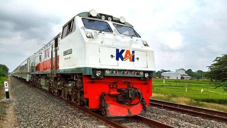Banjir Pekalongan Lumpuhkan Jalur Rel, 11 Kereta dari Jakarta Dibatalkan Hari Ini
