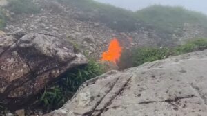 Dua Pendaki Gunung Bulusarung Nyaris Terkena Serpihan Pesawat ATR 42-500