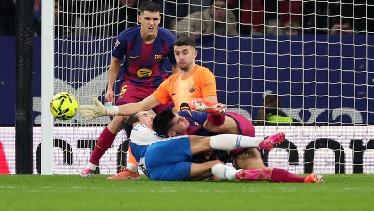 Aksi Dorong Rekan Setim Joan Garcia di Derby Catalan Tuai Kritik Pedas