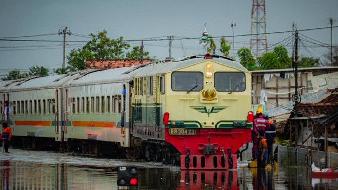 Banjir Melanda, KAI Berikan Refund 100% Tiket Kereta Api bagi Penumpang Terdampak