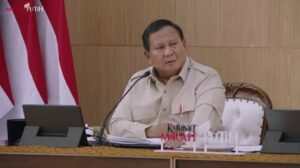 Prabowo Tonton Video Anak-anak Tunggu MBG: Hei Orang Pintar, Lihat Antusiasme Rakyat!