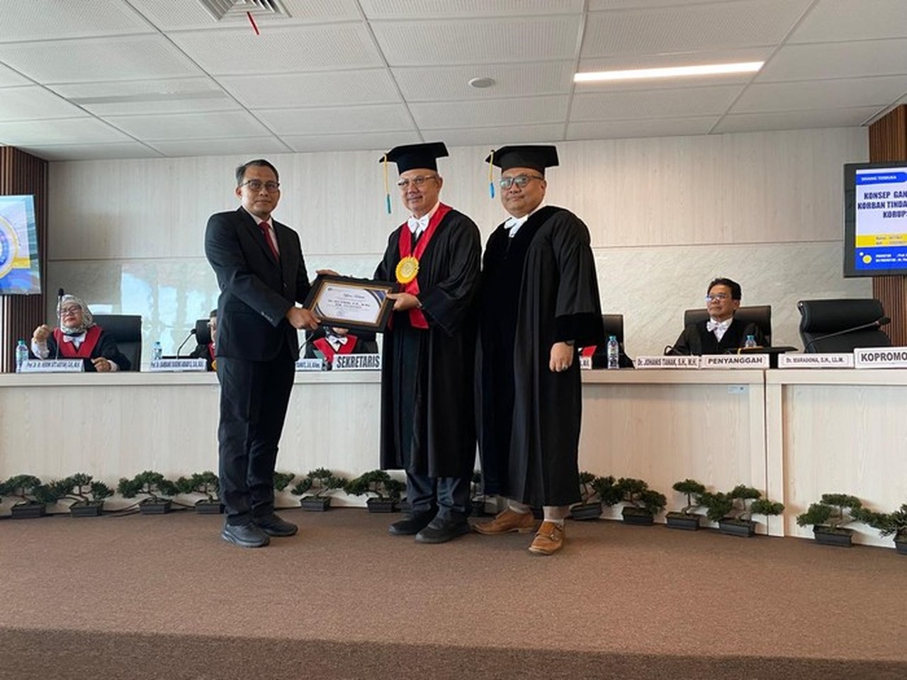 Eks Jubir KPK Ali Fikri Raih Doktor, Disertasi Usulkan Konsep Ganti Rugi Korban Korupsi