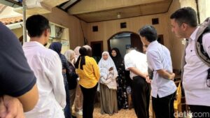Pesawat ATR Jatuh, Rumah Pegawai KKP di Bekasi Dipenuhi Kerabat dan Doa
