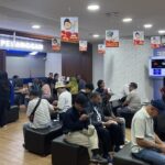 Banjir Landa Jalur Kereta, Perjalanan Tegal-Jakarta Batal, Penumpang Terpaksa Carter Mobil