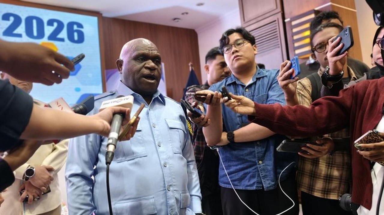 Natalius Pigai Bercanda ‘Rampas’ Kantor KemenHAM: ‘Saya Masuk, Kantornya Kosong’